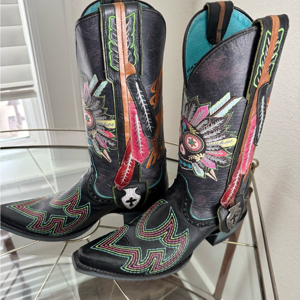 Ariat Gypsy Soule Embroidered boots sz 8
